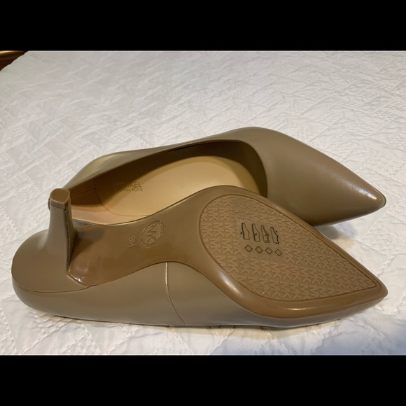 COPY - MK tan shoes - Picture 7 of 8